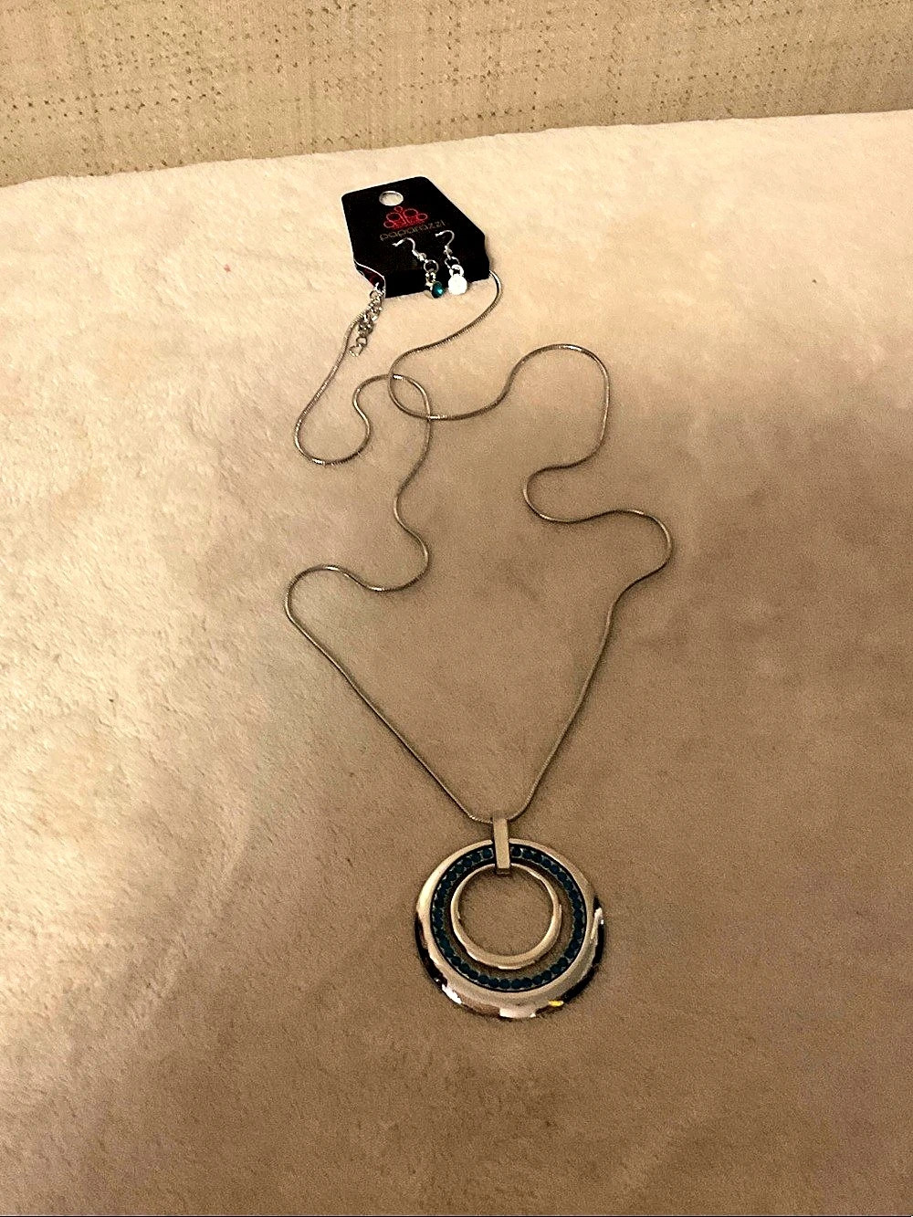 poparazzi Silver-Tone Pendant Necklace with Earrings NWT